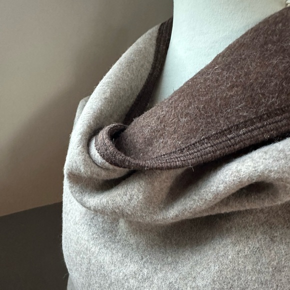 Minimalist Brown & Gray Wrap - Picture 13 of 14